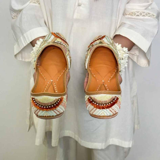 Embroidered Jutti with Tassels - Punjab Shoe Co.