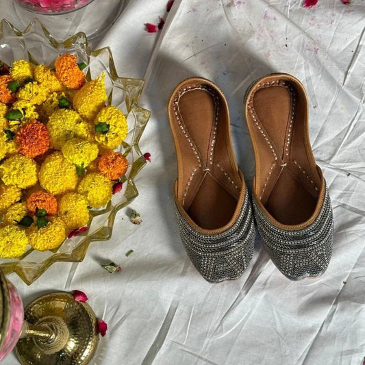 Black and Silver Embellished Jutti - Punjab Shoe Co.