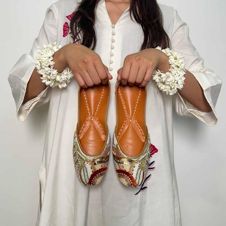 Embroidered Jutti with Tassels - Punjab Shoe Co.