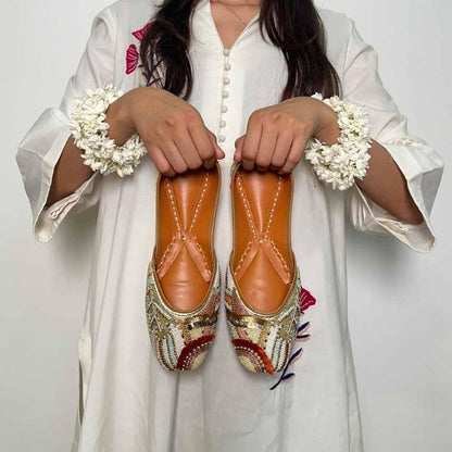 Embroidered Jutti with Tassels - Punjab Shoe Co.