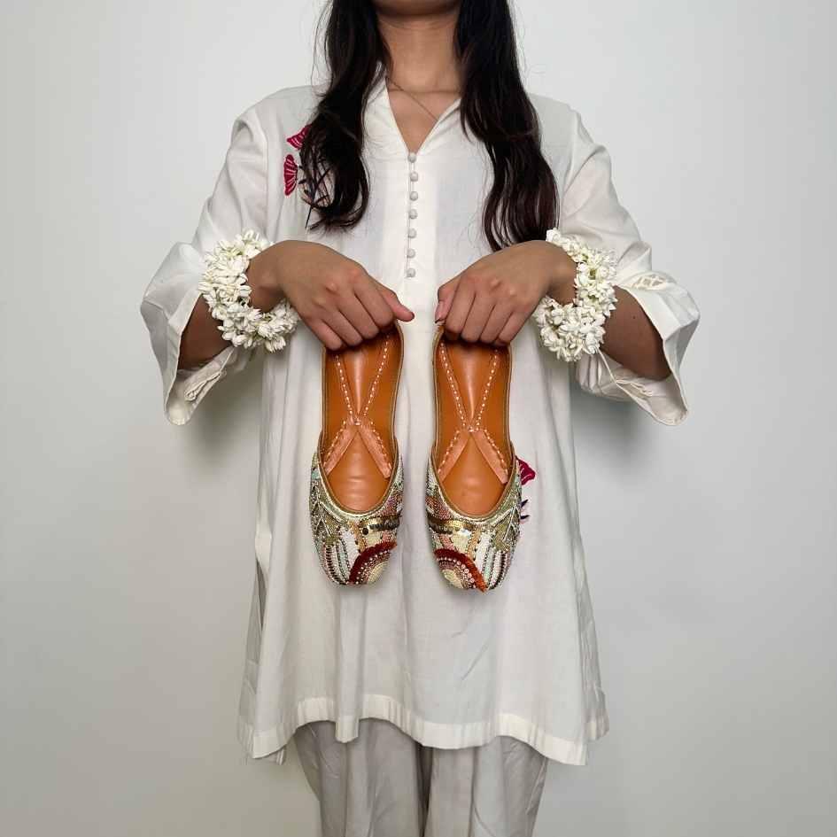 Embroidered Jutti with Tassels - Punjab Shoe Co.