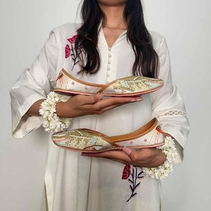 Embroidered Jutti with Tassels - Punjab Shoe Co.